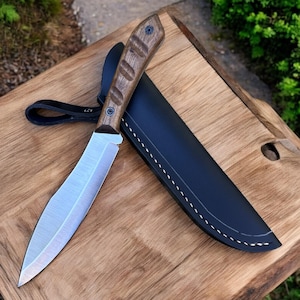 Couteau de brousse canadien fait main : couteau de chasse en acier au carbone avec manche en noyer