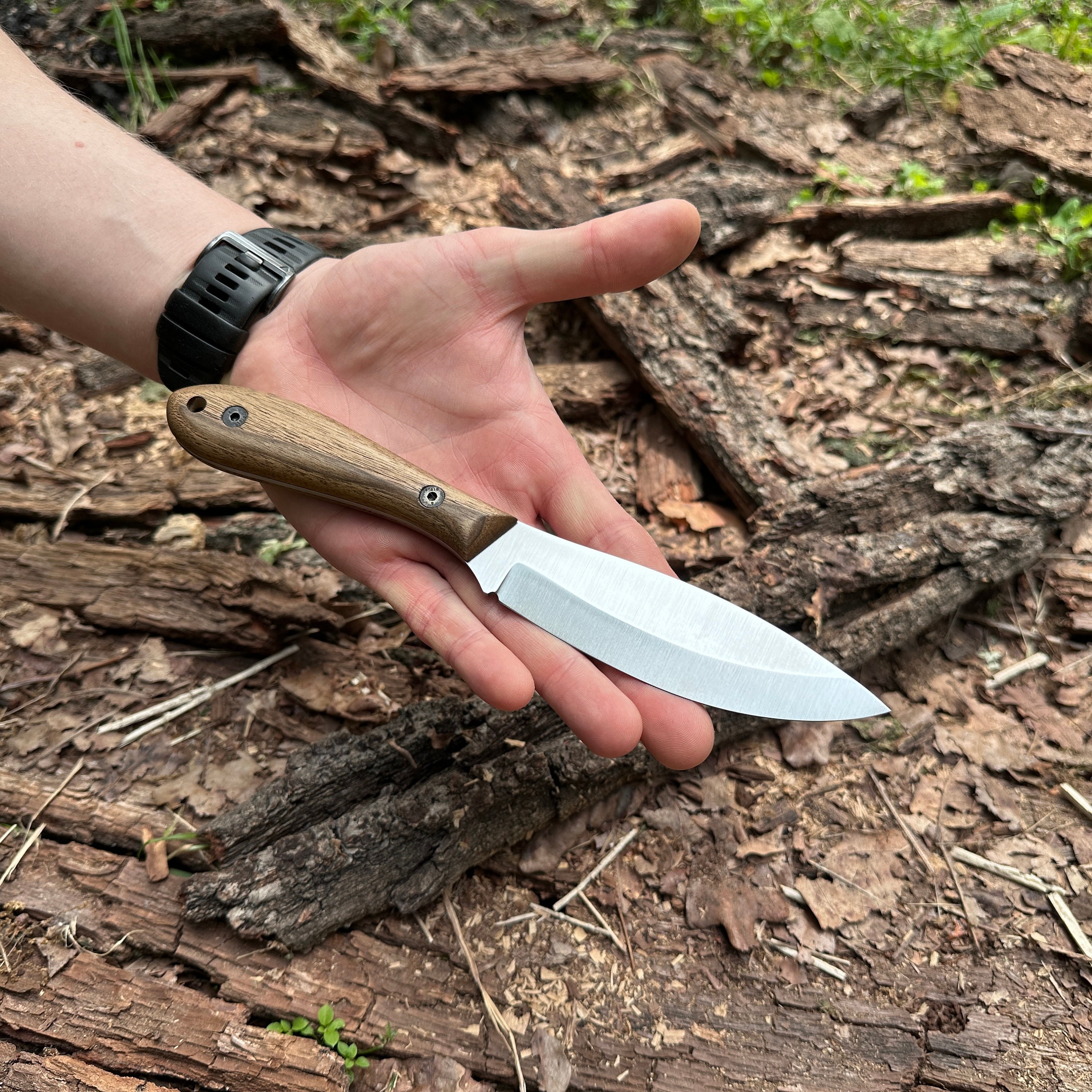 Handmade Canadian Stainless Steel Knife: Walnut Handle Bushcraft Hunting