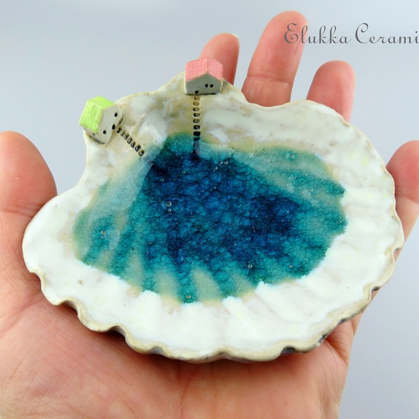 Tiny Shell Dish with Cottages by the Sea