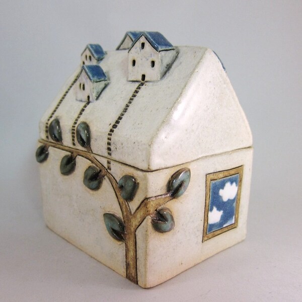 IvyHouses...Ceramic House Box