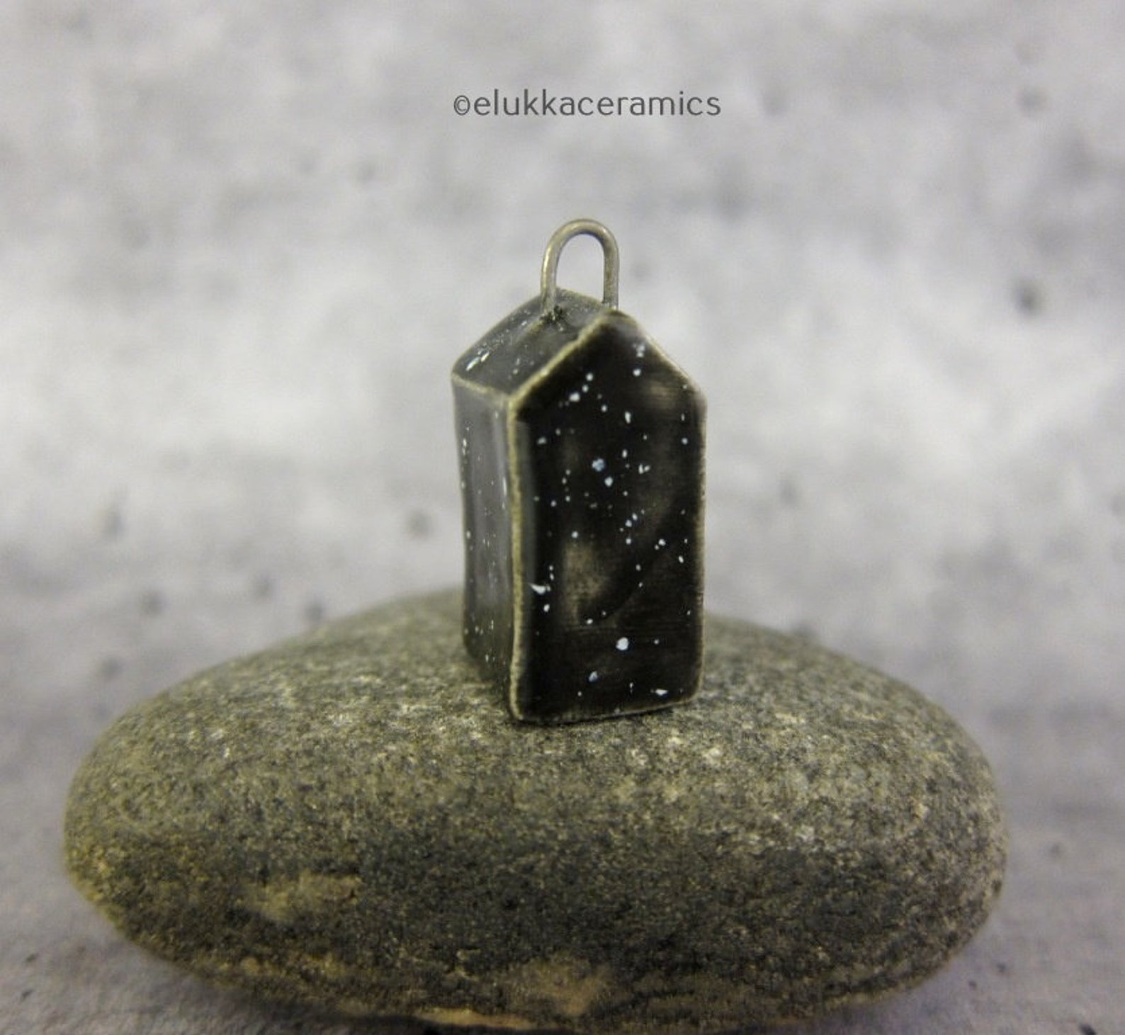 Minimalistische Haus Anhänger von elukka... Schwarze Galaxie | Etsy