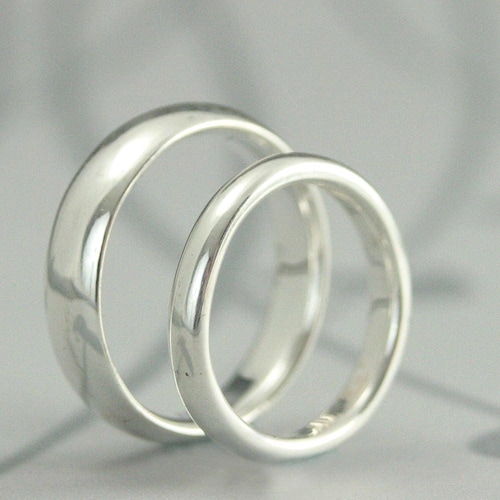 Set di fedi nuziali Comfort Fit, set di anelli in argento, fedi per lui e per lei, anelli stile corte, fedi nuziali in argento, anello nuziale in argento riciclato e fatto a mano