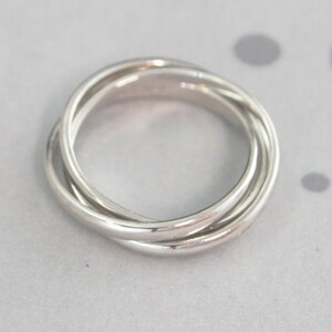 Anillo giratorio de platino de 3 bandas, platino macizo, bandas de 2 mm de ancho, anillo antiestrés, anillo de boda, 3 bandas entrelazadas, anillo de aniversario. imagen 3