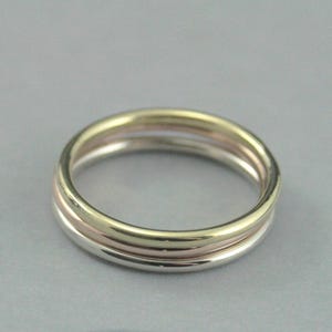 Anillo grueso enrollable redondo de 1,5 mm de diámetro, banda redonda completa, anillo de oro macizo de 14 quilates, hecho a mano, banda de calibre 14, anillo espaciador de oro, banda de ajuste cómodo. imagen 6