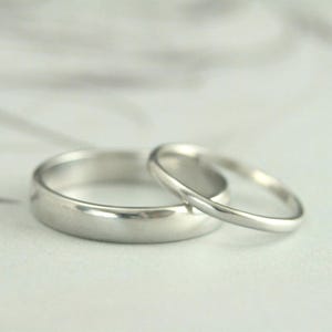 Fede nuziale in platino da donna Anelli in platino per donna Fascia larga 4 mm Anello da 1,5 mm x 1 mm Fede nuziale in platino da uomo Anelli in platino per uomo immagine 1