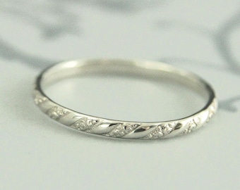 Thin White Gold Band Versailles Pattern Band Women's White Gold Wedding Ring Vintage Style Wedding Band Petite Gold Band Blazer Arts EXCL