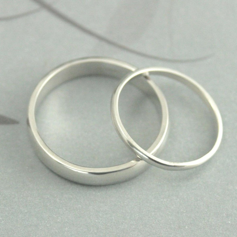 Fede nuziale in platino da donna Anelli in platino per donna Fascia larga 4 mm Anello da 1,5 mm x 1 mm Fede nuziale in platino da uomo Anelli in platino per uomo immagine 3