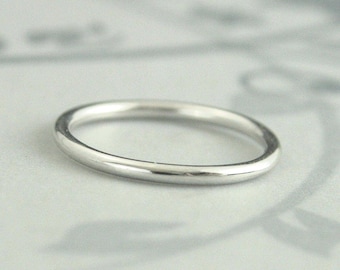 18K Gold Band~Women's Wedding Band~Women's Wedding Ring~Full Round Band~1.5mm Diameter~Gold Stacking Ring~Gold Stackable Band~Spacer Ring