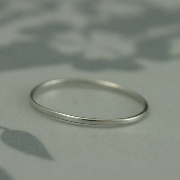 Fine bague en platine ~ Minnie super fine ~ 1 mm x 0,5 mm ~ Bague en platine pour femme ~ Alliance pour femme ~ Fine alliance en platine ~ Alliance en platine