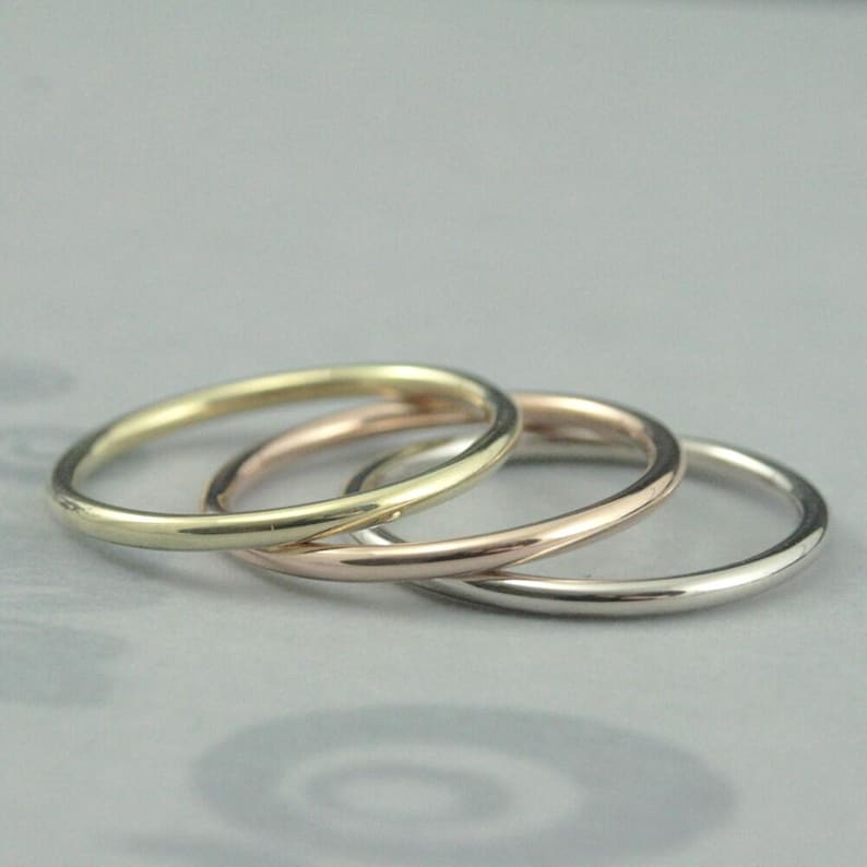 Anillo grueso enrollable redondo de 1,5 mm de diámetro, banda redonda completa, anillo de oro macizo de 14 quilates, hecho a mano, banda de calibre 14, anillo espaciador de oro, banda de ajuste cómodo. imagen 3