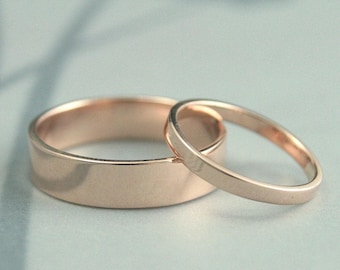 14Kローズゴールド結婚指輪セット - フラットモダン結婚指輪セット - 5mmと2mmのストレートで細いゴールドバンド - 彼と彼女の結婚指輪セット