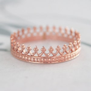 Rose Gold Krone Ring König mich Krone 14K Rotgold Krone Band Einzigartige Ring für Ihn oder Sie Handgefertigt in unserem Studio auf Größe Nur für SIE