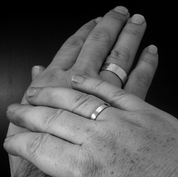 Flat edge wedding band discount