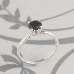 Bague solitaire en argent ~ bague de fiançailles en argent ~ bague de fiançailles en onyx ~ bague de fiançailles simple ~ fausse bague diamant noir ~ bague abordable ~ bague en argent