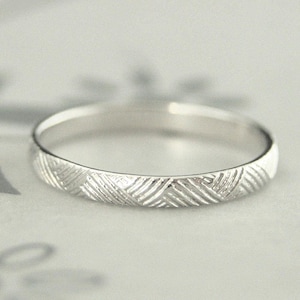 White Gold Wedding Band~Women&#39;s Wedding Ring~White Gold Ring~Crosshatch Patterned Band~Geometric Ring~Patterned Wedding Ring~Recycled Gold
