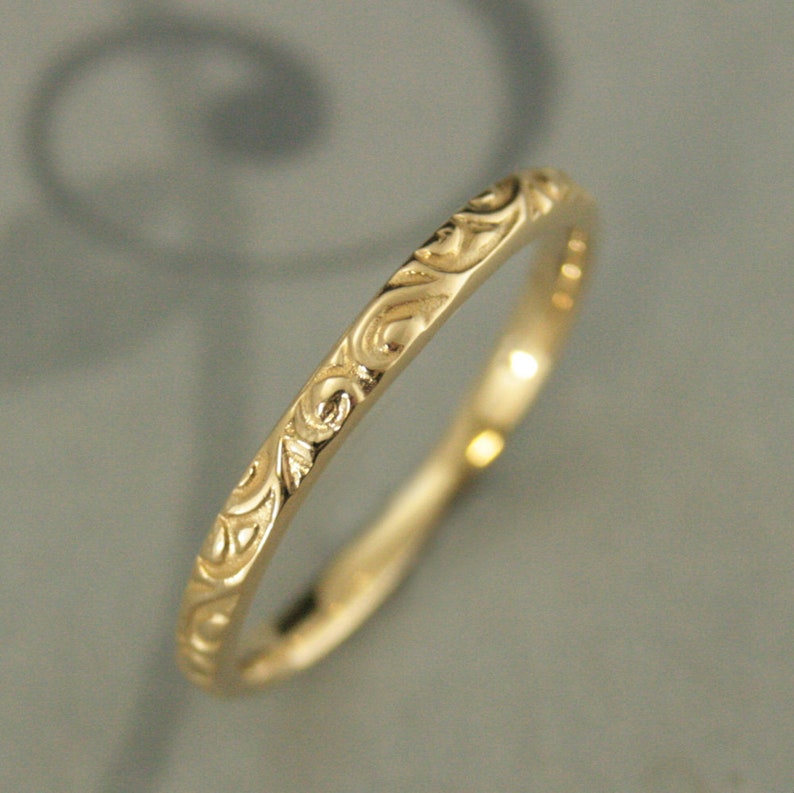 18K Gold Band Ehering Frauen Swirl Design Ring Skinny Flourish Gelb Rose Weißgold Frauen Gold Band Frauen Ehering Elegant Bild 1