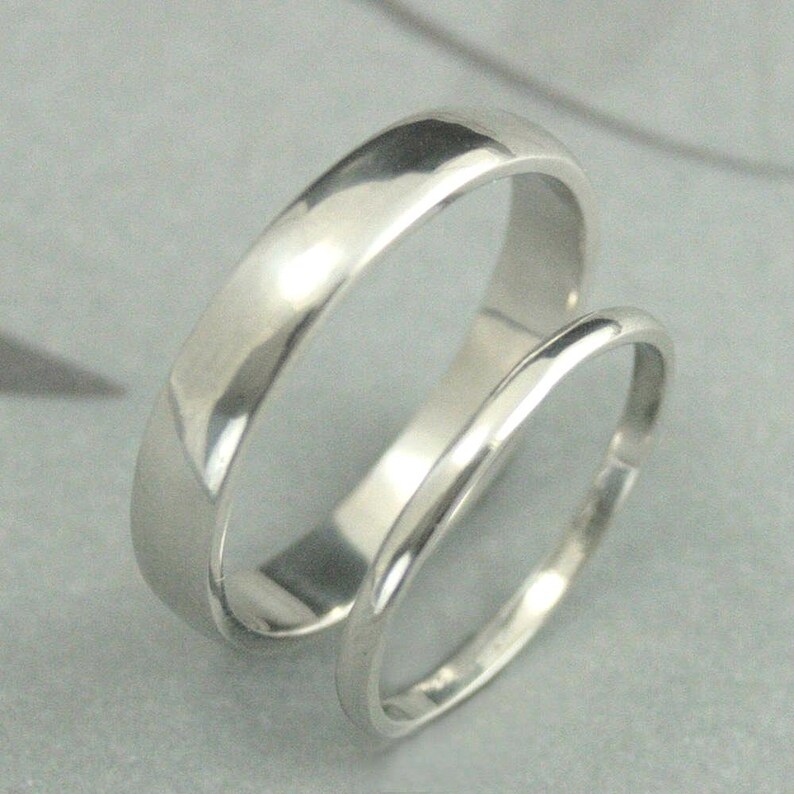 Fede nuziale in platino da donna Anelli in platino per donna Fascia larga 4 mm Anello da 1,5 mm x 1 mm Fede nuziale in platino da uomo Anelli in platino per uomo immagine 2