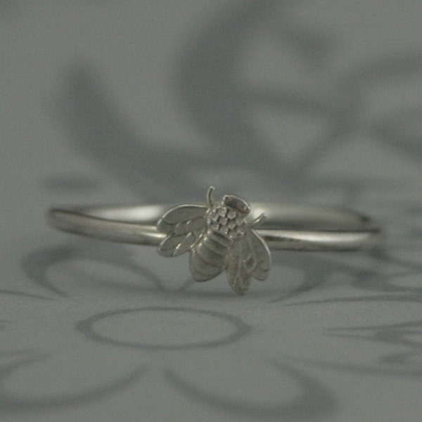 NEUE Bugga Bugga Bands--Sterling Silber Honey Bee Stapelring--Silber Dimensional Bee Ring--Custom Made in Ihrer Größe