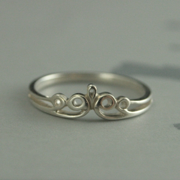 Silver Crown Ring--Princess Crown Ring--Tiara Ring--Women's Wedding Band--Crown Band--Queen Ring--Silver Princess Ring--Promise Ring