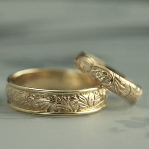 His and Hers Bands Gold Wedding Set His and Hers Rings Gold Wedding Rings Matching Wedding Bands Neoclassic Floral Wedding Band Flower Rings