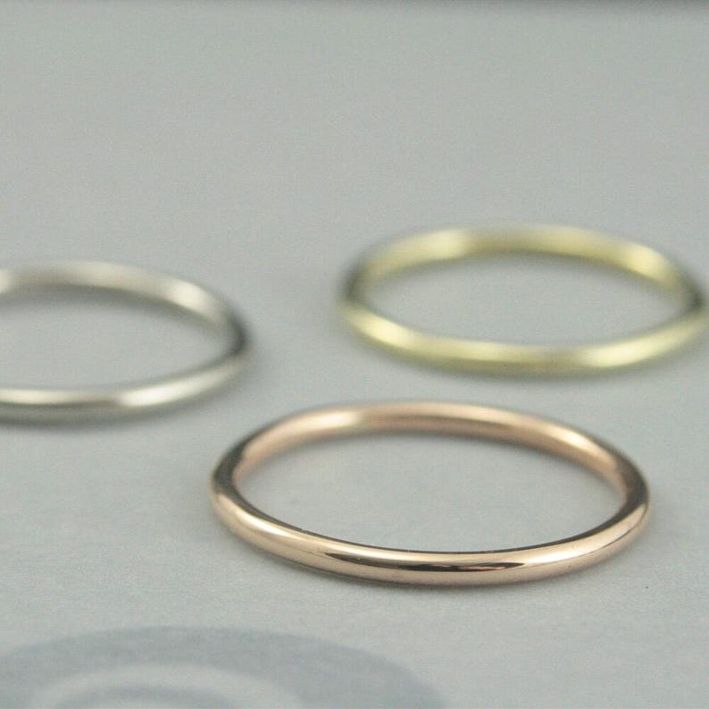 Anillo grueso enrollable redondo de 1,5 mm de diámetro, banda redonda completa, anillo de oro macizo de 14 quilates, hecho a mano, banda de calibre 14, anillo espaciador de oro, banda de ajuste cómodo. imagen 1