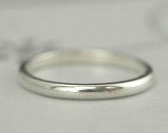 シンプルなシルバーバンド、幅2mmのシンプルなシルバーバンド、女性用結婚指輪、重ね付けリング、重ね付け可能なバンド、厚みのあるバンド、しっかりとした2mm×1.5mm