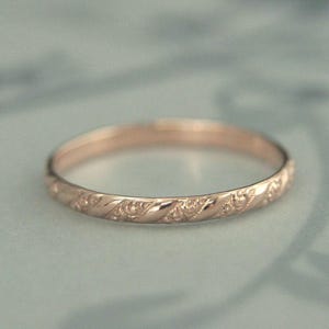 Rose Gold Wedding Band Versailles Pattern Band Women's Wedding Ring Vintage Style Wedding Band Petite Rose Gold Band 14K Rose Gold Ring