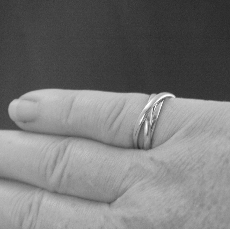 Anillo giratorio de platino de 3 bandas, platino macizo, bandas de 2 mm de ancho, anillo antiestrés, anillo de boda, 3 bandas entrelazadas, anillo de aniversario. imagen 6