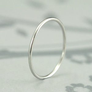 Thin Platinum Band~1mm Round Band~Roll Me Round Ring~Platinum Spacer Ring~Solid Platinum Ring~Platinum Spacer~Platinum Stacking Ring