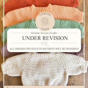 Op de afbeelding: Vijf gehaakte truien met lange mouwen in roest, perzik, saliegroen, mauve en crème. Een centrale overlay toont de tekst: COMING SOON, Granny Greene Crafts, UNDER REVISION, ALL ORDERS PREVIOUS TO REVISION WILL BE HONORED, GRANNY GREENE CRAFTS.
