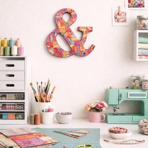 Décoration murale en patchwork d'esperluette fait main, enseigne lettre en bois mosaïque colorée