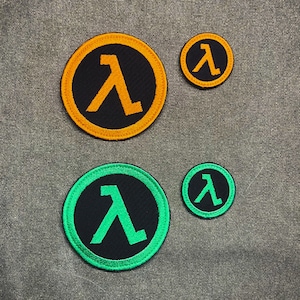 Peut inclure: Ensemble de trois mugs en céramique avec une finition mate et mouchetée. Les tasses sont de couleur crème, gris clair et gris foncé. Chaque mug a un design minimaliste et une anse arrondie.