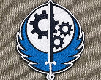 Brotherhood of Steel Fallout inspired Patch - 9.5 x 8 cm / 3.7 x 3.1 in Embroidered Faction Badge, Iron-On or Hook-and-Loop, Gamer Gift