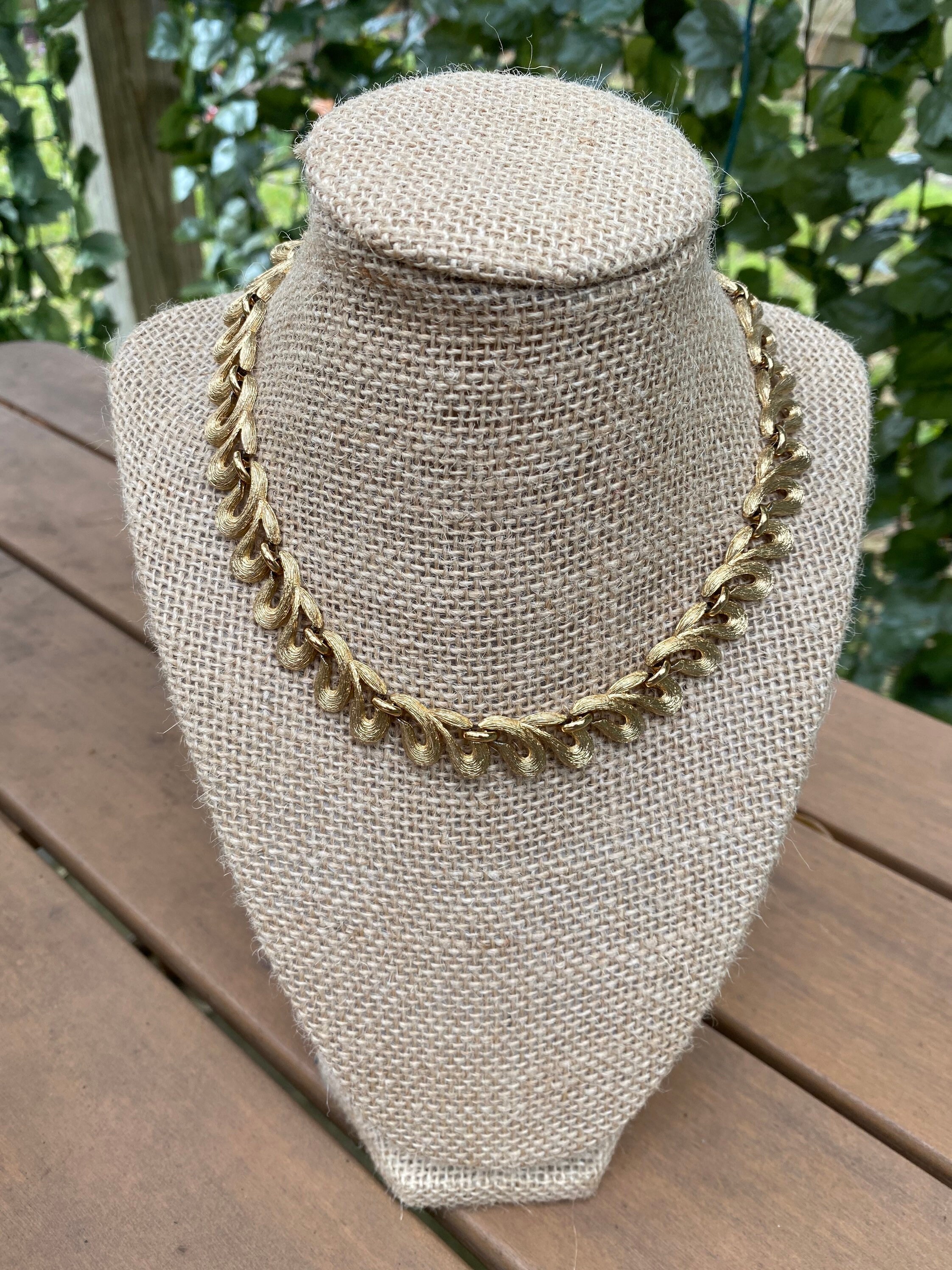 Monet Gold Tone Vintage Necklace - Etsy 