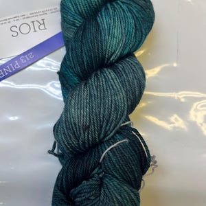 Filato Malabrigo Rios: lana merino superlavabile tinta a mano, Pines 213