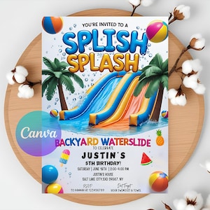 Puede incluir: Una colorida invitación para la fiesta de cumpleaños número 5 de Justin. El diseño presenta un tobogán acuático en el patio trasero, palmeras y pelotas de playa. El texto dice "Splish Splash" e incluye los detalles de la fiesta.