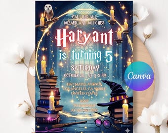 以下が含まれることがあります： 「Haryant is turning 5」のテキストが入ったファンタジーをテーマにした誕生日招待状。魔法使いの帽子、ろうそく、本、フクロウ、「Calling All Wizard and Witches」の文字がデザインされています。招待状は暗く魔法のような背景に設定されています。