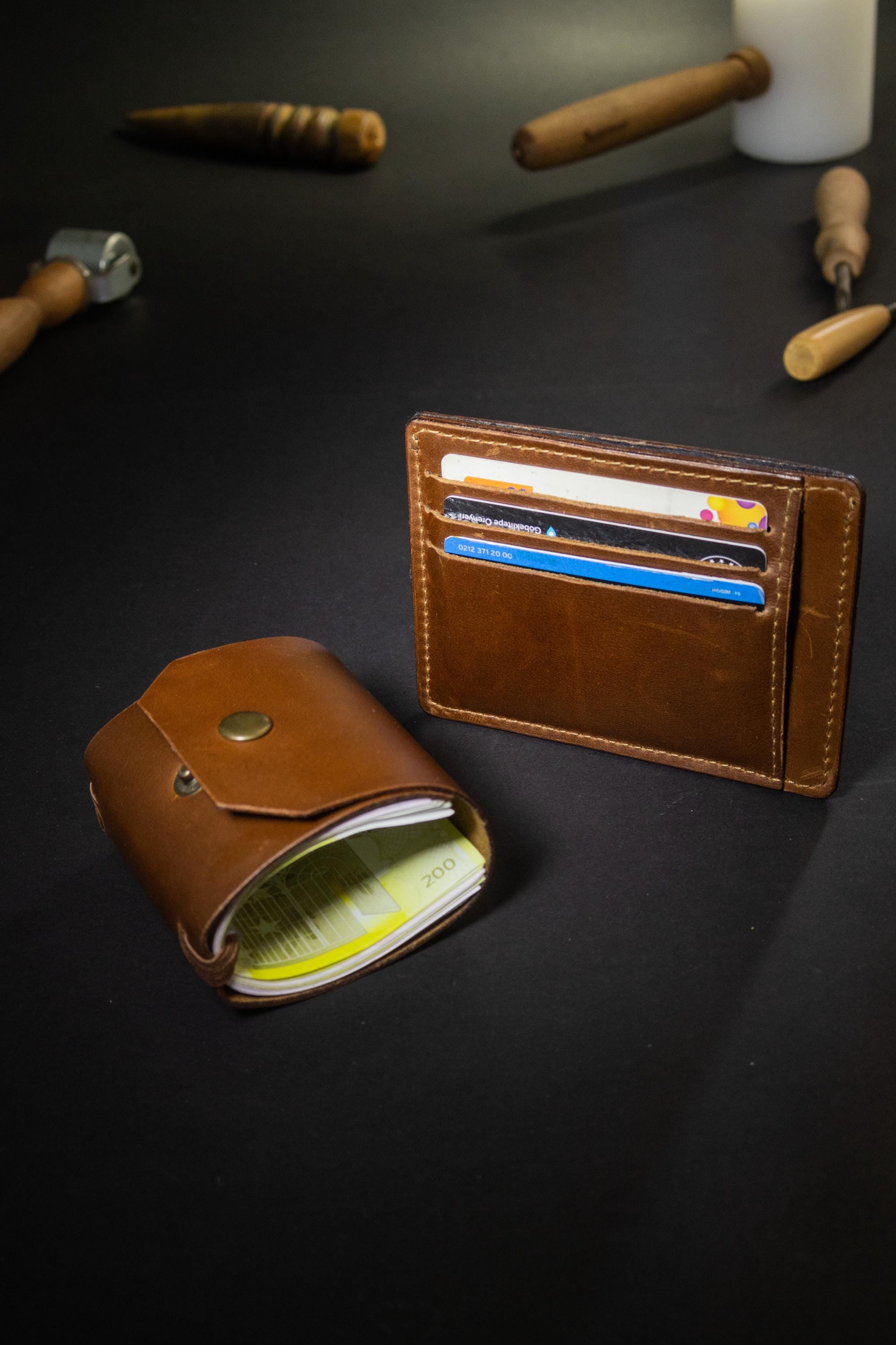 Set di portafogli in vera pelle fatti a mano – Porta carte sottile con 7 scomparti e fermasoldi magnetico – Portafoglio bifold minimalista per uomo e donna