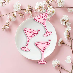 Modèle de carte de place Martini, carte de place en forme de Martini, carte de place de cocktail rose, carte de place rose
