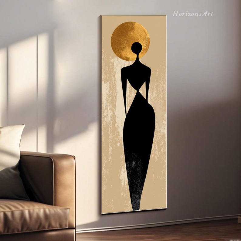 Puede incluir: Impresi&oacute;n art&iacute;stica abstracta que presenta una silueta negra de una figura con un halo dorado sobre un fondo beige. La figura lleva un vestido negro. La obra de arte est&aacute; enmarcada y tiene el texto "HorizonsArt" en la esquina superior derecha.