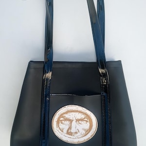 Petit sac en similicuir, Juan Salvo, version bande dessinée « El Eternauta », 1957. De l'Argentine au monde.