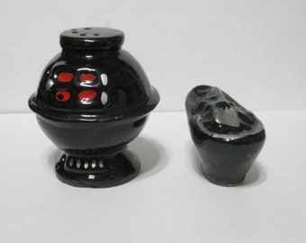 Vintage Ceramic Potbelly Stove with Coal Bucket Salt & Pepper Shaker Set Black