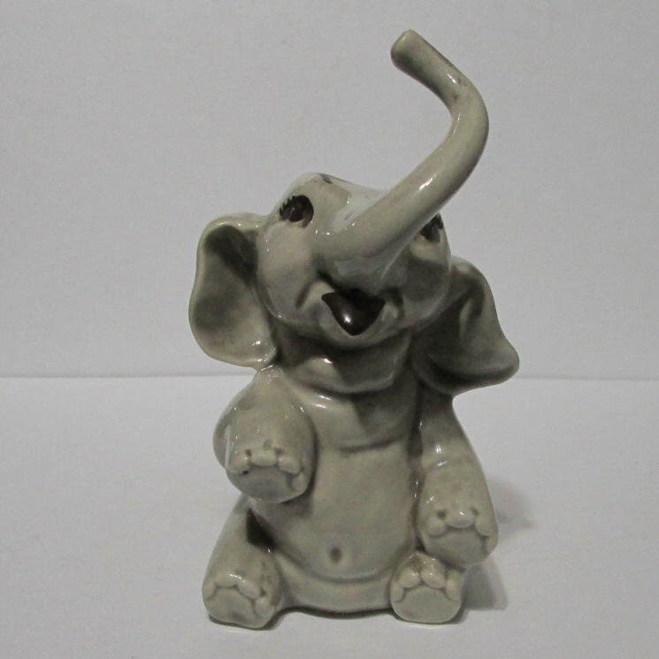 Ceramic Interlocking Elephant Salt & Pepper Shakers