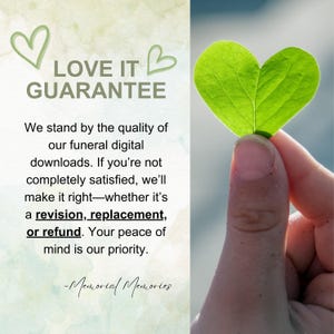 Op de afbeelding: Een groen blad in de vorm van een hart wordt in een hand gehouden. De tekst "LOVE IT GUARANTEE" is geschreven in groen en wit op een lichtgroene achtergrond. De tekst hieronder luidt "We stand by the quality of our funeral digital downloads. If you're not completely satisfied, we'll make it right-whether it's a revision, replacement, or refund. Your peace of mind is our priority. -Memorial Memories"