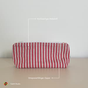 Selbstgenähter Kulturbeutel aus festem Webstoff mit hochwertigem Innenfutter aus 100% reiner Baumwolle ideal fürs Reisen und den Urlaub