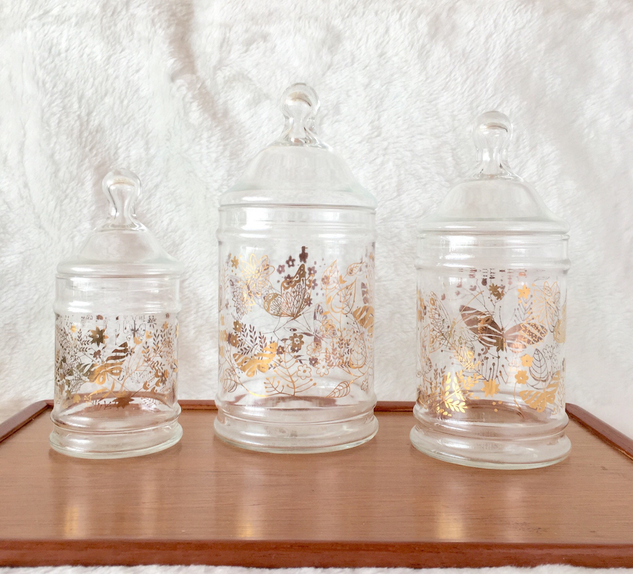 Decorative Centerpiece Storage Container Solution 9-inch Round Clear Vintage Lidded Glass Candy Jar Large
