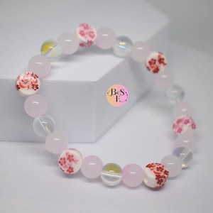Pulsera de porcelana rosa con cuentas florales - Joyería elástica hecha a mano