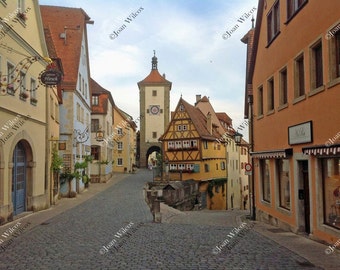 Stadt Tor und Uhr Frühling Sommer Landschaftsbild Rothenburg Ob der Tauber Mittelalter Blumen Blumenkästen Fine Art Fotografie Fotodruck