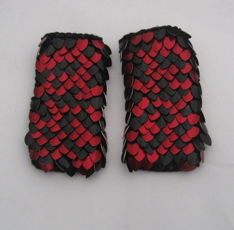 Scalemail Dragonhide Knitted Armor Gauntlets in Red and Black choose your size image 4