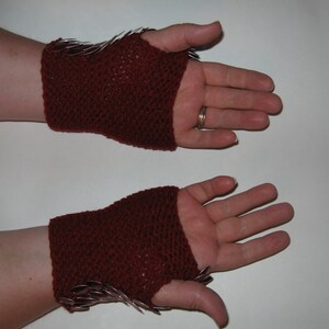 Dragonhide Gauntlets Blood Red Choose your size image 3